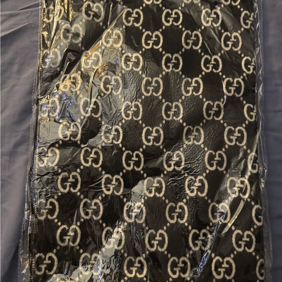 Gucci Black and White Monogram Scarf - Picture 2 of 2
